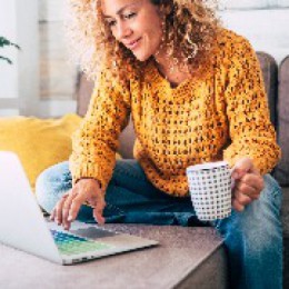 Lady on laptop