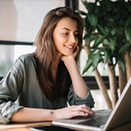 Lady on laptop